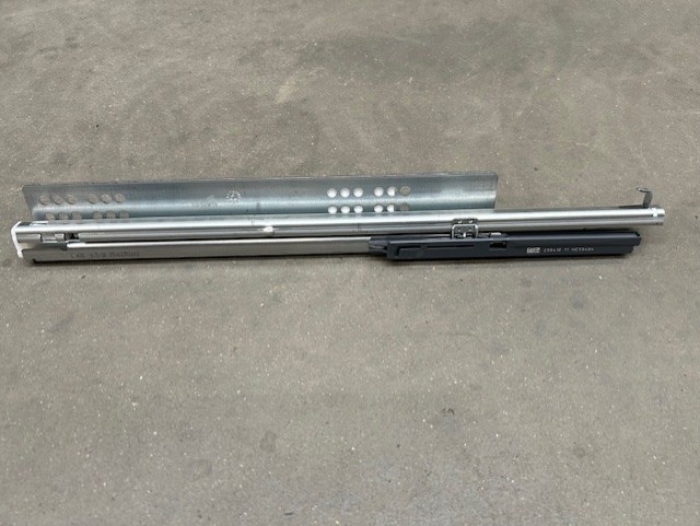 Skuffeuttrekk venstre. 420 mm m/snapper